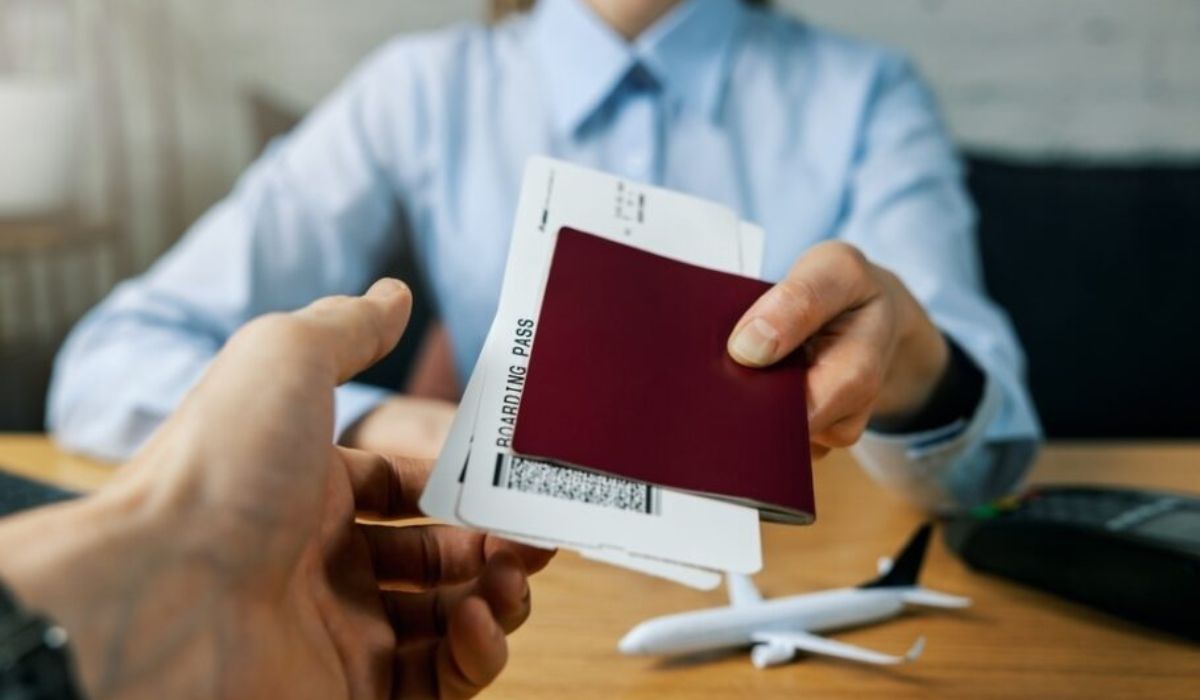 Qatar Civil Aviation Authority closes & delists several travel agencies for violations